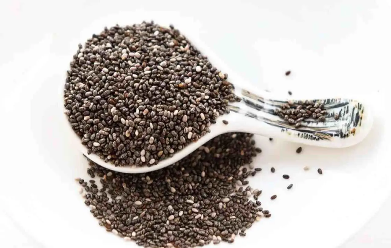 Vuoi un addome piatto? Bevi l’acqua ai semi di chia e guarda i risultati! Immagine selezionata