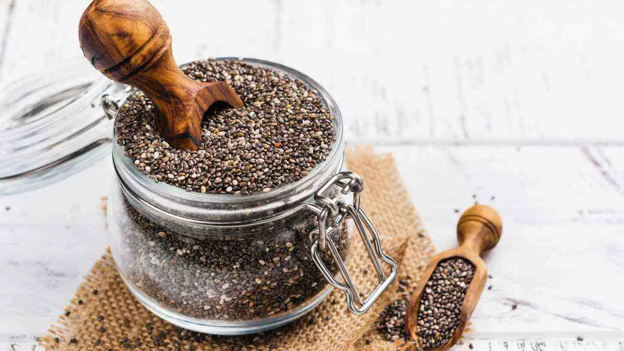Vuoi un addome piatto? Bevi l’acqua ai semi di chia e guarda i risultati! Immagine selezionata