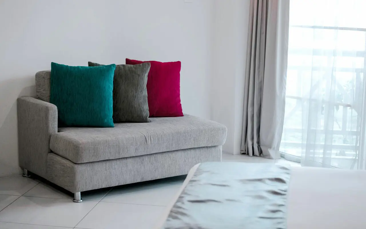 Il divano IKEA che conquista chi ama il minimal: stile nordico con comfort assicurato Immagine selezionata