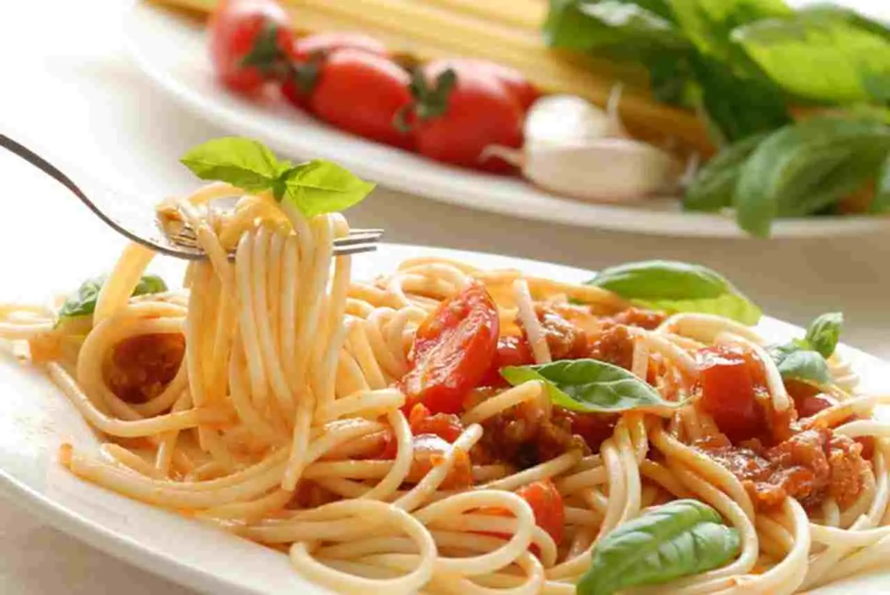Pancia gonfia anche dopo i pasti leggeri? Ecco l’errore che fanno in tanti Pancia gonfia anche dopo i pasti leggeri? Ecco l’errore che fanno in tanti
