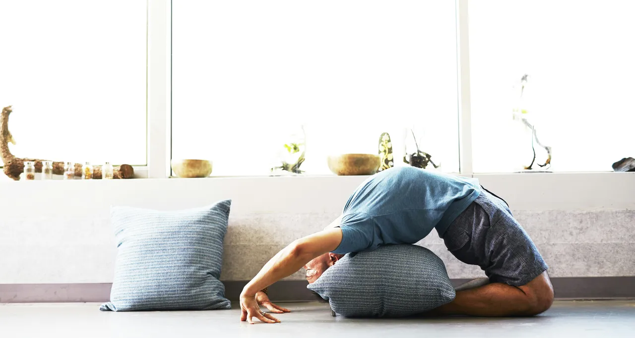 Yoga per la pancia piatta: 4 posizioni facili da fare a casa per migliorare la digestione Yoga per la pancia piatta: 4 posizioni facili da fare a casa per migliorare la digestione