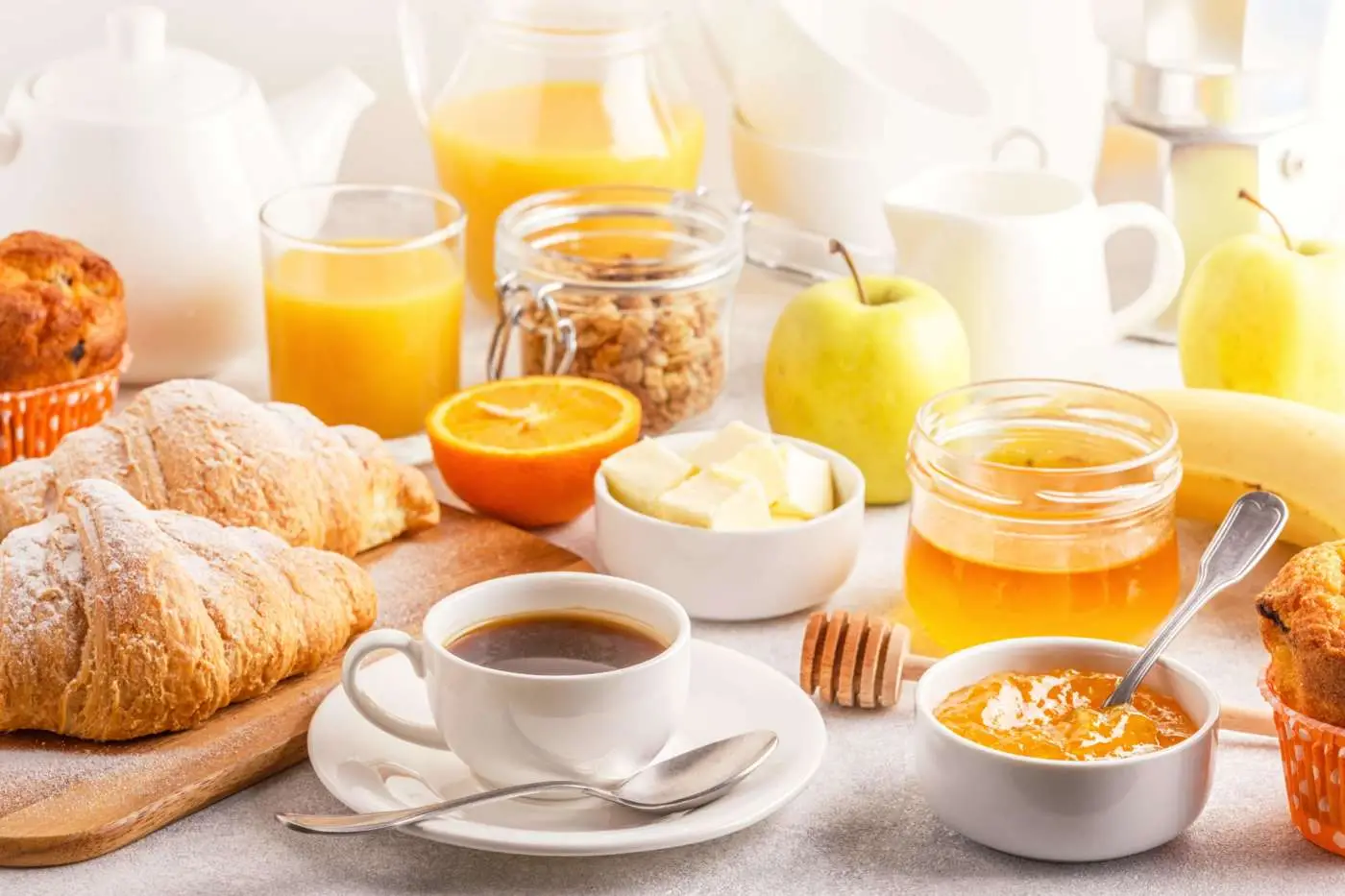 Colazione per pancia piatta: ecco cosa mangiare e cosa evitare assolutamente Colazione per pancia piatta: ecco cosa mangiare e cosa evitare assolutamente