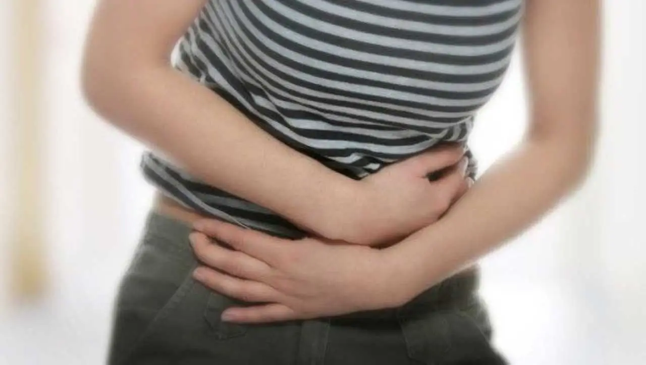 Mai mangiare questo alimento a cena: è la prima causa di gonfiore addominale Mai mangiare questo alimento a cena: è la prima causa di gonfiore addominale