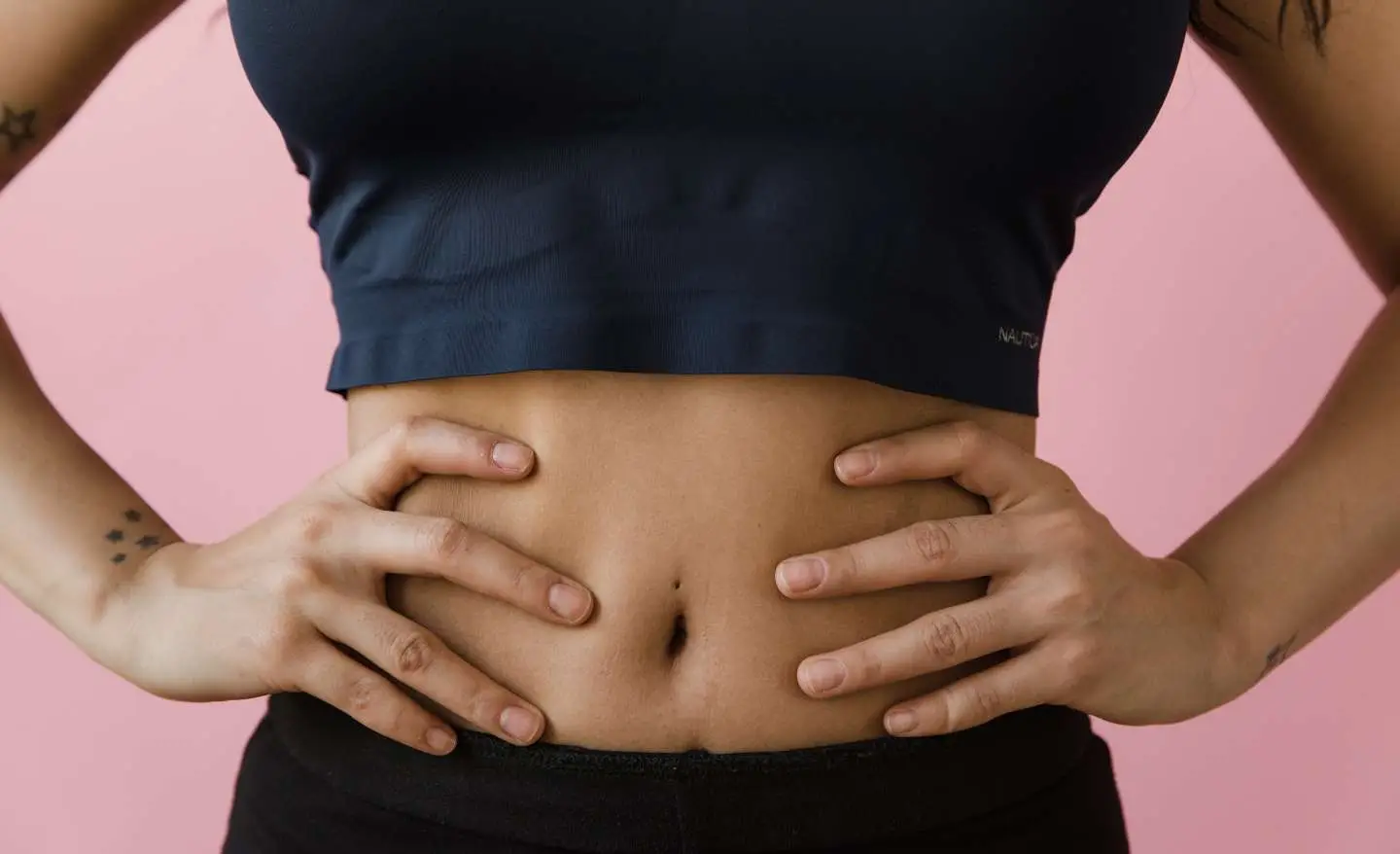 Mangiare lentamente aiuta davvero a sgonfiare la pancia? Ecco cosa dice la scienza Mangiare lentamente aiuta davvero a sgonfiare la pancia? Ecco cosa dice la scienza
