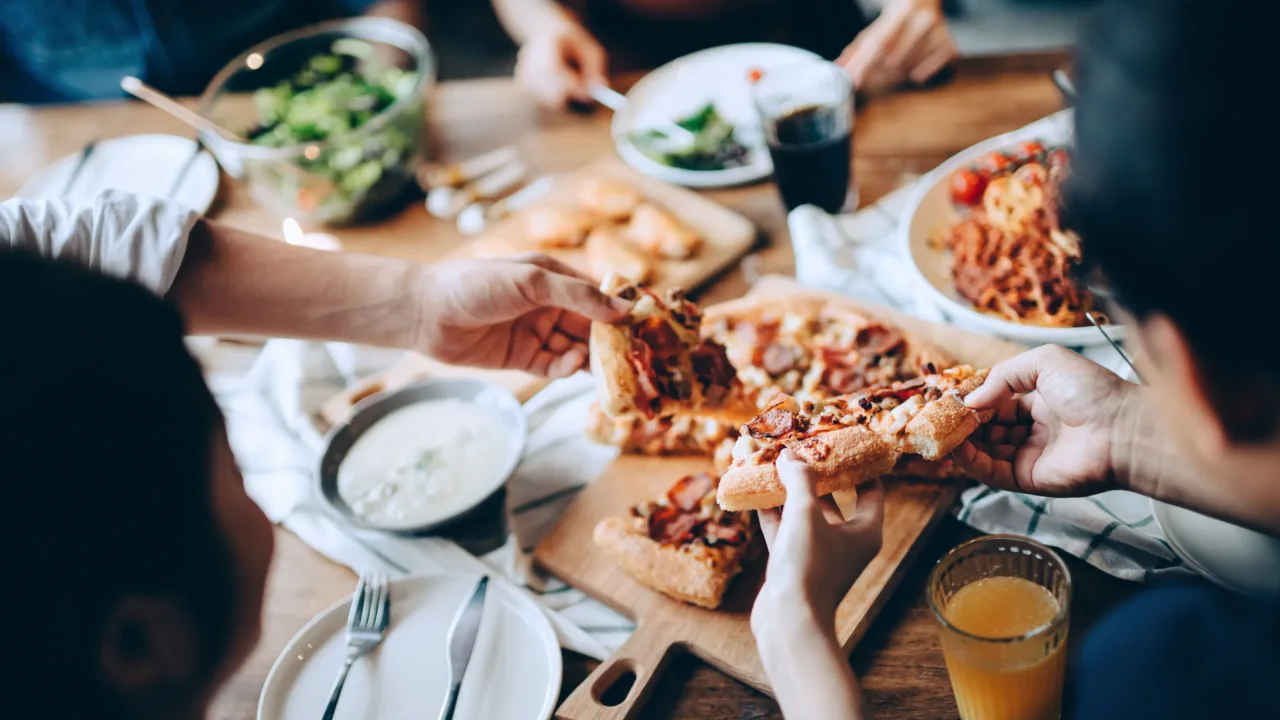 Cosa mangiare a cena per svegliarsi con la pancia piatta: ecco la combinazione ideale Cosa mangiare a cena per svegliarsi con la pancia piatta: ecco la combinazione ideale