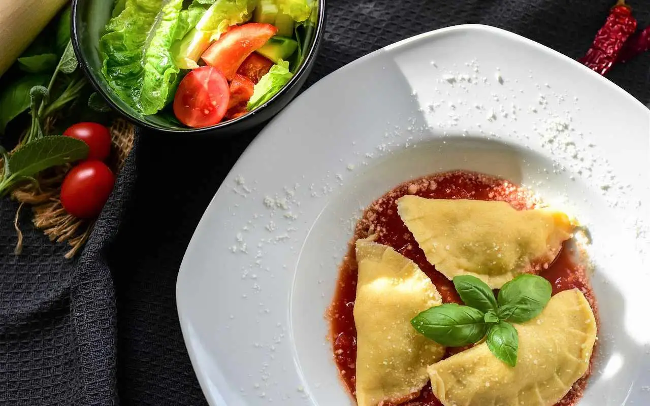Cosa mangiare a cena per svegliarsi con la pancia piatta: ecco la combinazione ideale Cosa mangiare a cena per svegliarsi con la pancia piatta: ecco la combinazione ideale