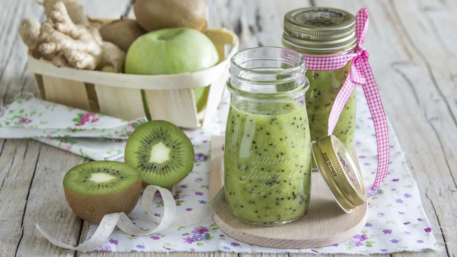Bevanda sgonfia-pancia da bere al mattino: ecco la ricetta più consigliata dai nutrizionisti Bevanda sgonfia-pancia da bere al mattino: ecco la ricetta più consigliata dai nutrizionisti