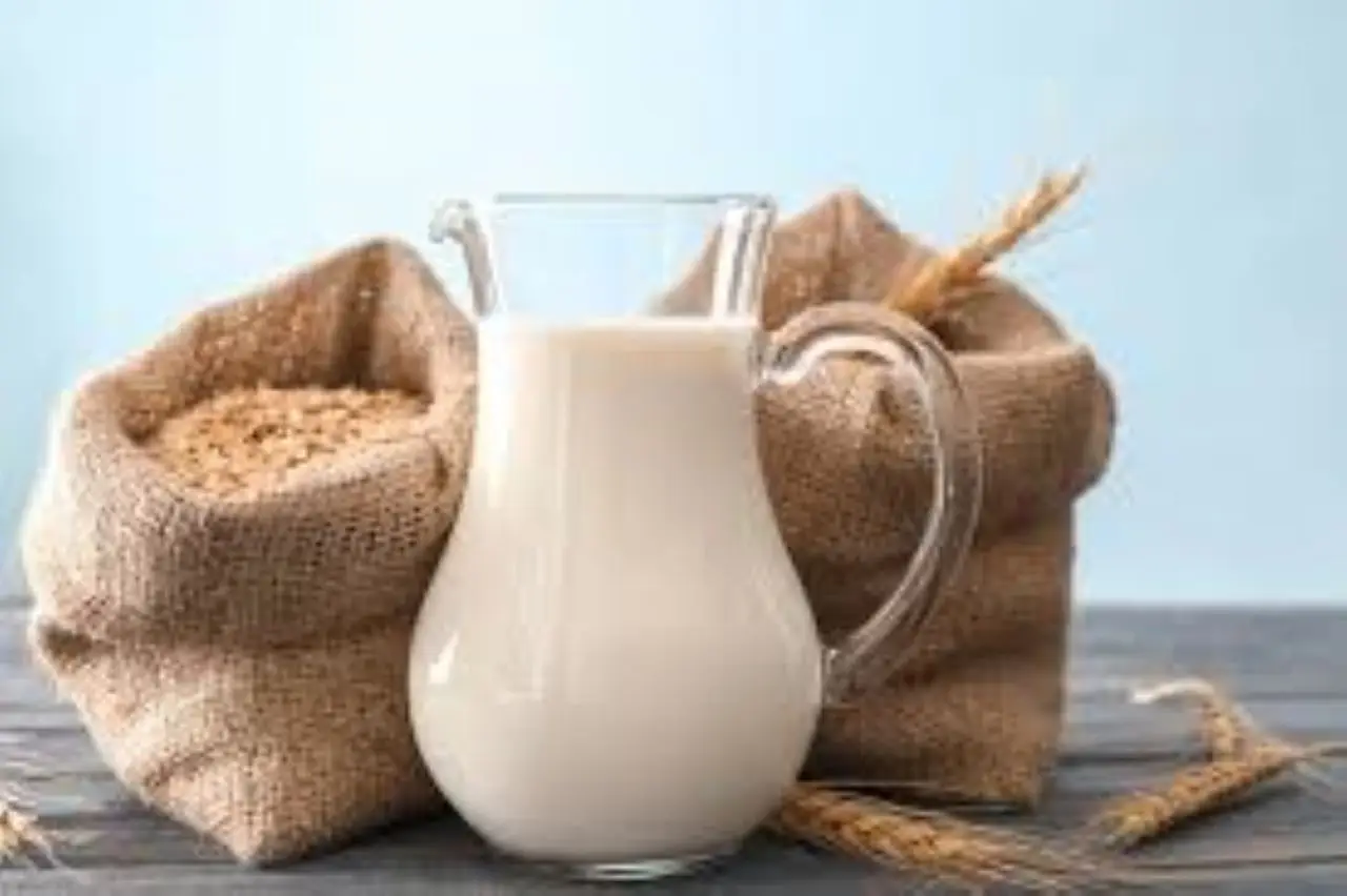 Attenzione al latte di soia: ecco a chi è sconsigliato Attenzione al latte di soia: ecco a chi è sconsigliato