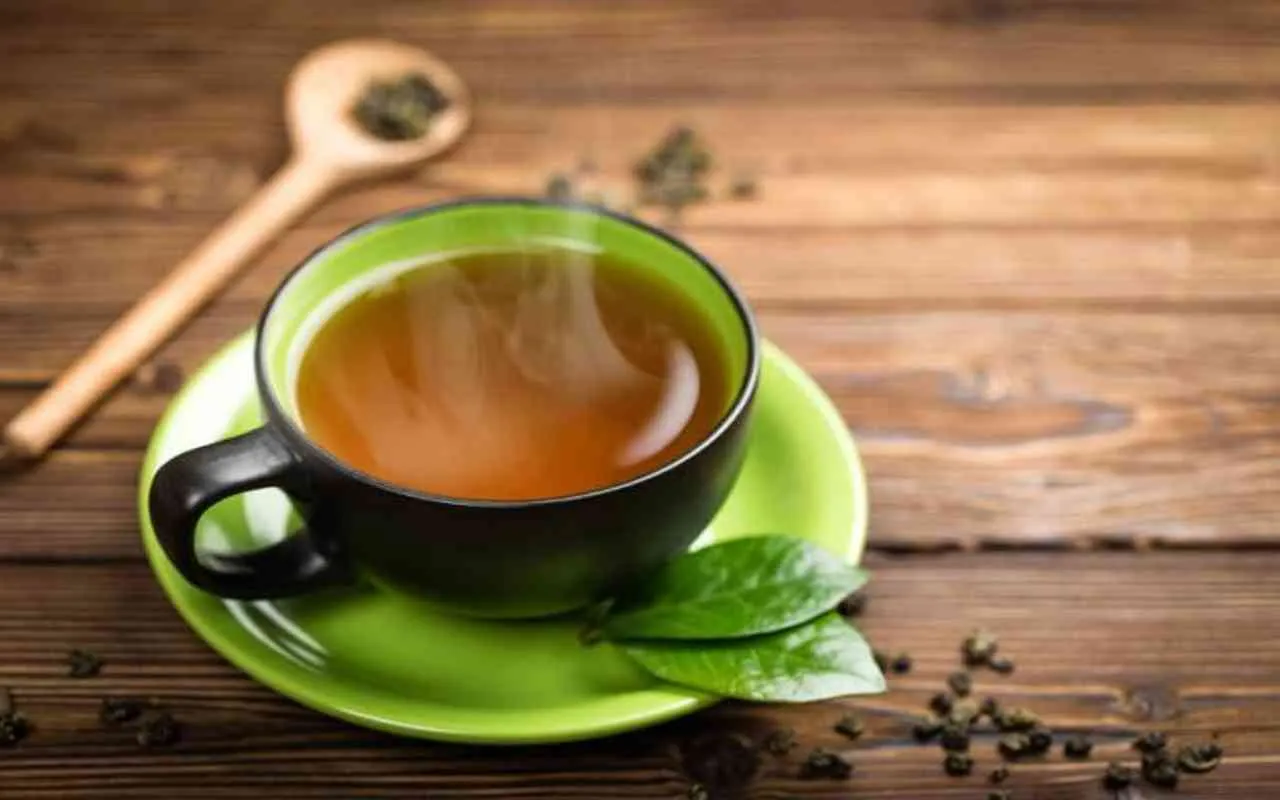 Bevanda naturale per rafforzare il sistema immunitario e favorire la digestione Bevanda naturale per rafforzare il sistema immunitario e favorire la digestione