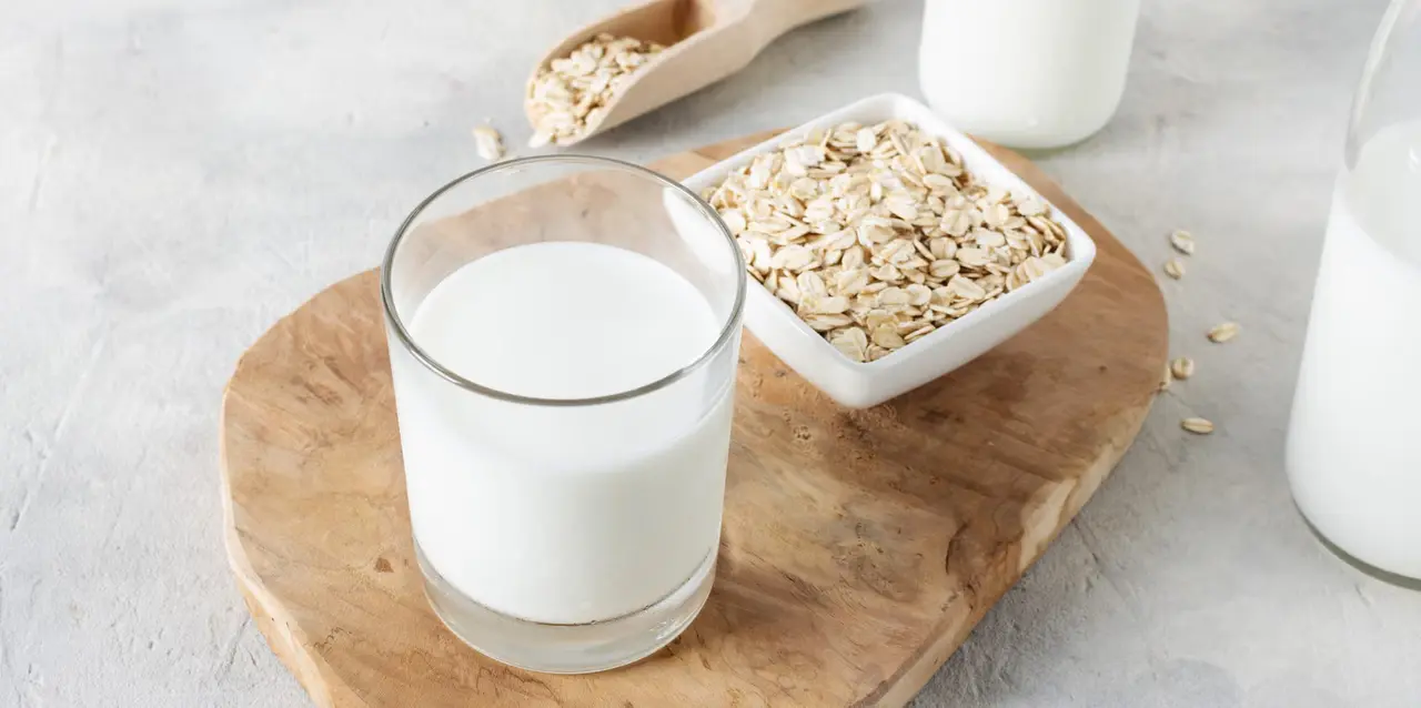 Latte d’avena caldo: i consigli dello specialista per una coccola serale senza zuccheri aggiunti Latte d’avena caldo: i consigli dello specialista per una coccola serale senza zuccheri aggiunti