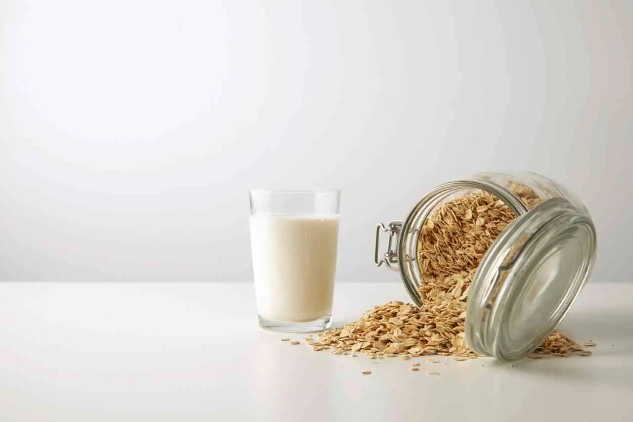 Latte d’avena caldo: i consigli dello specialista per una coccola serale senza zuccheri aggiunti Latte d’avena caldo: i consigli dello specialista per una coccola serale senza zuccheri aggiunti
