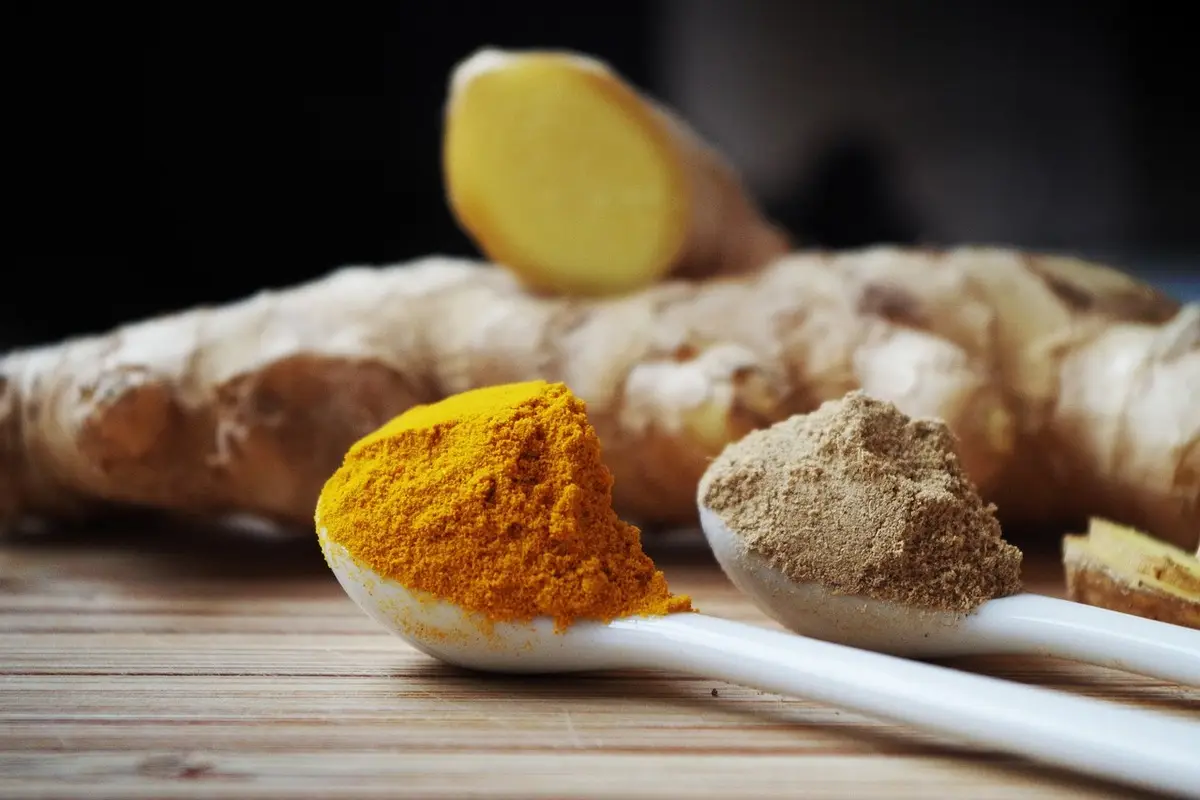 Bevanda a base di curcuma: perché può aiutare la salute articolare secondo il fitoterapeuta Bevanda a base di curcuma: perché può aiutare la salute articolare secondo il fitoterapeuta