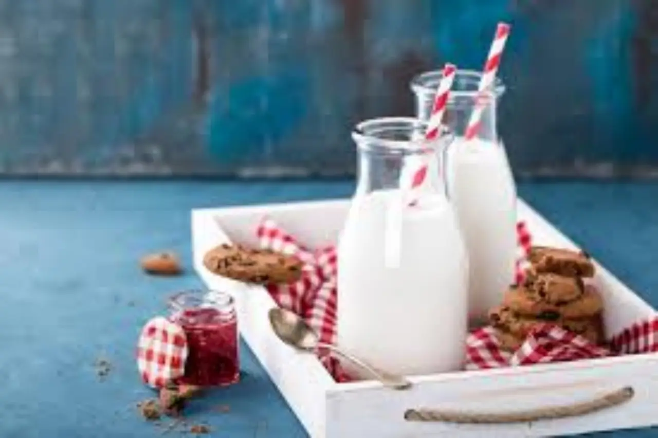 Latte vegetale caldo prima di dormire: i consigli del nutrizionista Latte vegetale caldo prima di dormire: i consigli del nutrizionista