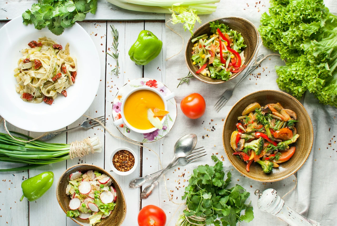 Cosa mangiare la sera per favorire la digestione: i consigli del gastroenterologo Cosa mangiare la sera per favorire la digestione: i consigli del gastroenterologo